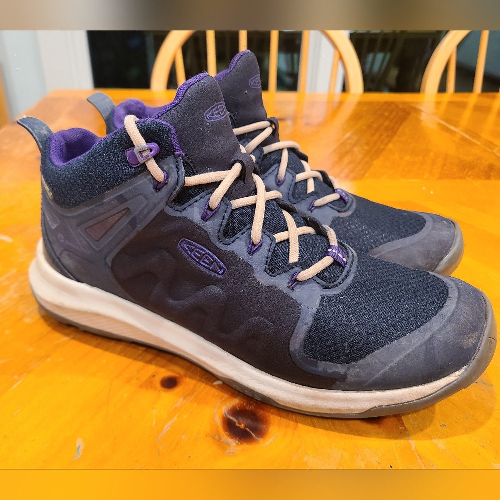 Keen explore mid hiking shoe women's size 8 purple